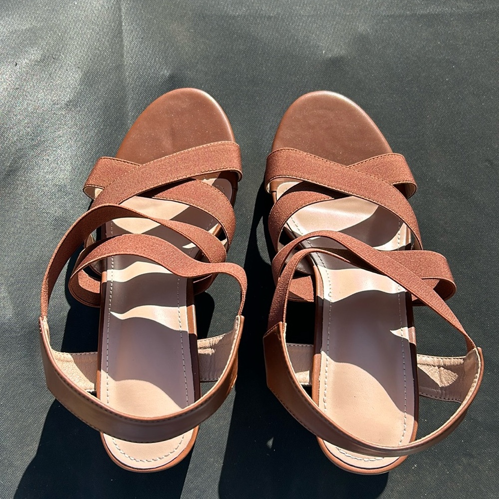 Brown strapped sandals size 42 (10)